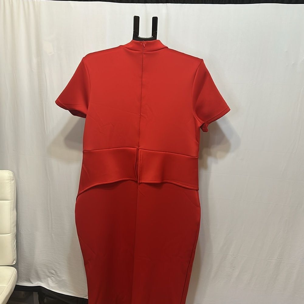 Red Dress - Picture 4 of 5